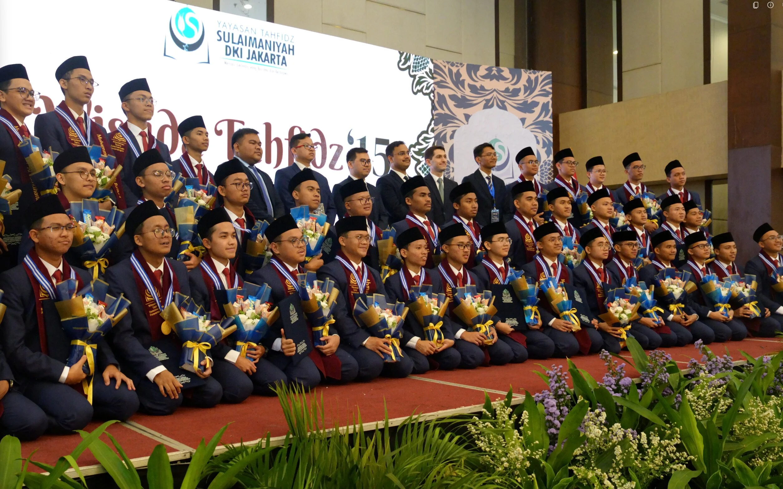 Foto 19 dari album Wisuda Sponsor Tahfidz 2025